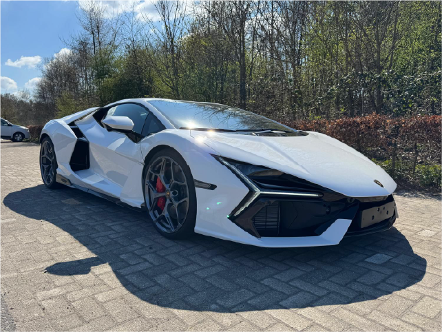 Lamborghini Revuelto